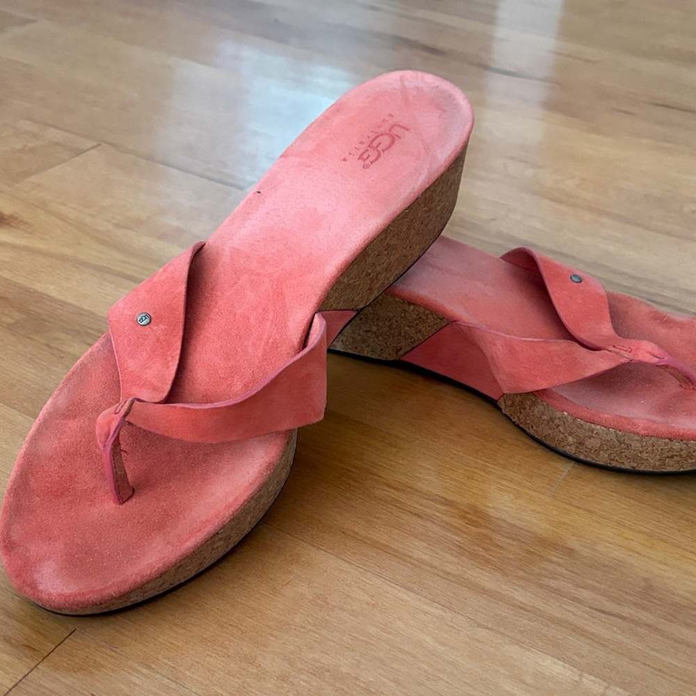 UGG Women's Coral Thong Sandals